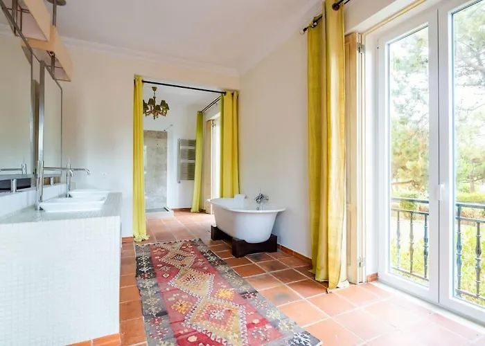 Luxurious Sprawling In Del Rey Villa