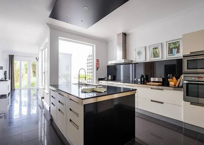 Luxurious Sprawling In Del Rey