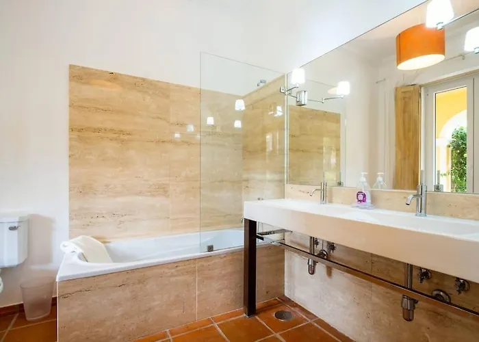 Luxurious Sprawling In Del Rey *