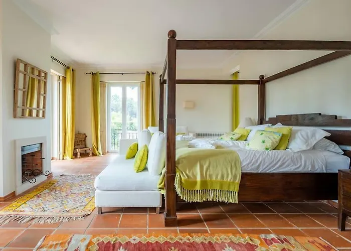 Luxurious Sprawling In Del Rey Villa *