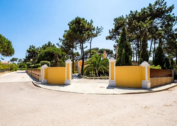 Luxurious Sprawling In Del Rey Villa *