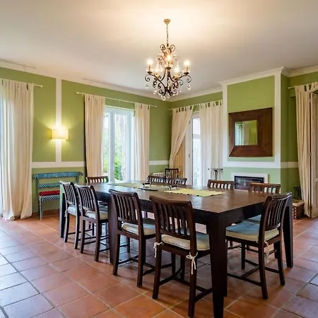 Luxurious Sprawling In Del Rey Villa