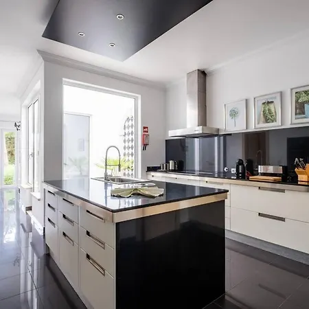 Luxurious Sprawling In Del Rey