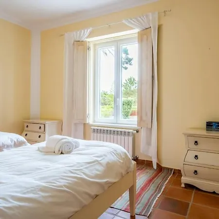 Luxurious Sprawling In Del Rey Villa *