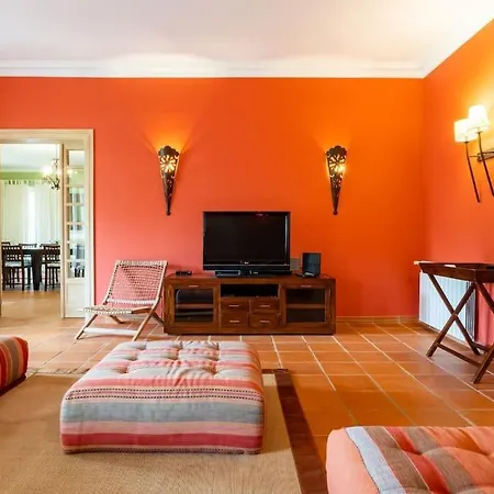 Villa Luxurious Sprawling In Del Rey *