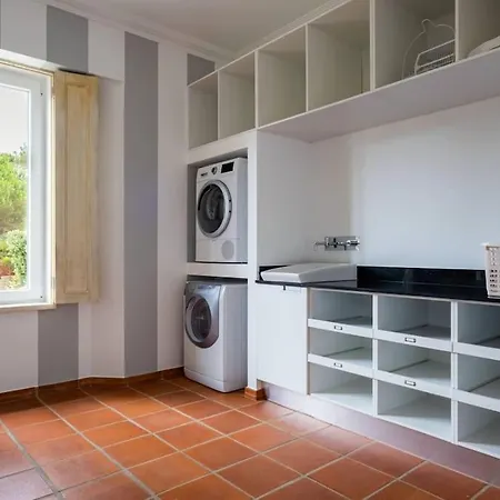 Villa Luxurious Sprawling In Del Rey *