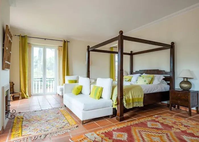 Luxurious Sprawling In Del Rey Villa