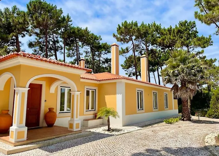 Luxurious Sprawling In Del Rey Villa *