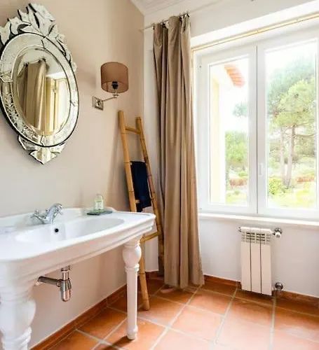 Luxurious Sprawling In Del Rey *