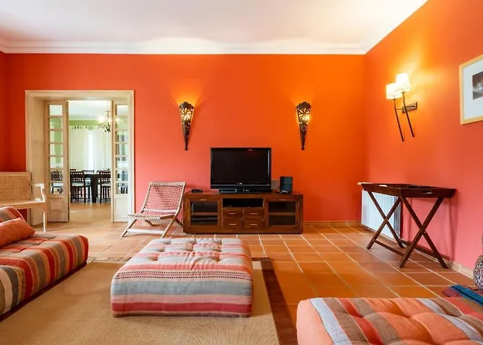 Villa Luxurious Sprawling In Del Rey *