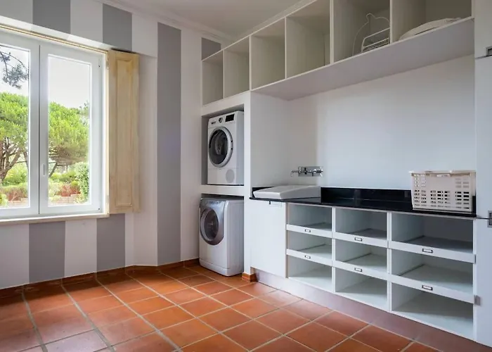 Villa Luxurious Sprawling In Del Rey *