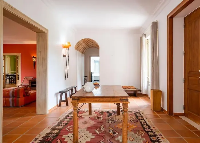 Luxurious Sprawling In Del Rey Villa